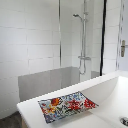 Appartement T2 Au Calme Avec Parking Prive *